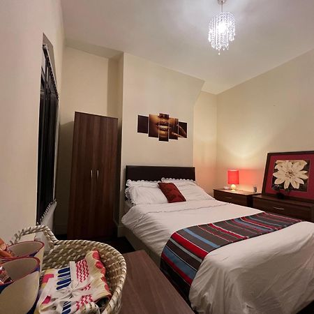 Lovely Room Within 5 Mins Walk To Stoke Train Station With Double And Single Room Exterior foto
