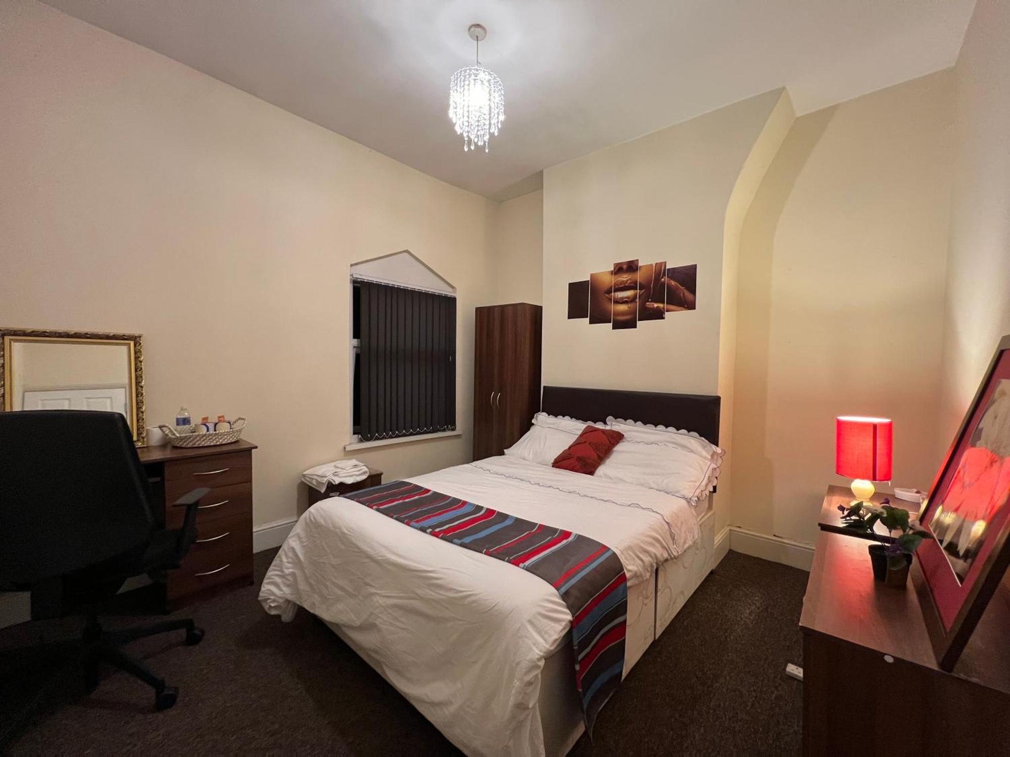 Lovely Room Within 5 Mins Walk To Stoke Train Station With Double And Single Room Exterior foto