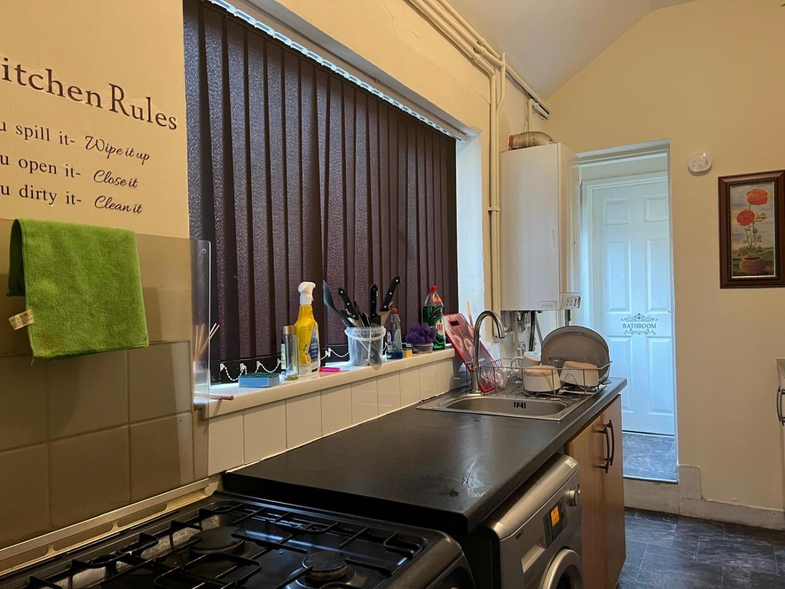Lovely Room Within 5 Mins Walk To Stoke Train Station With Double And Single Room Exterior foto