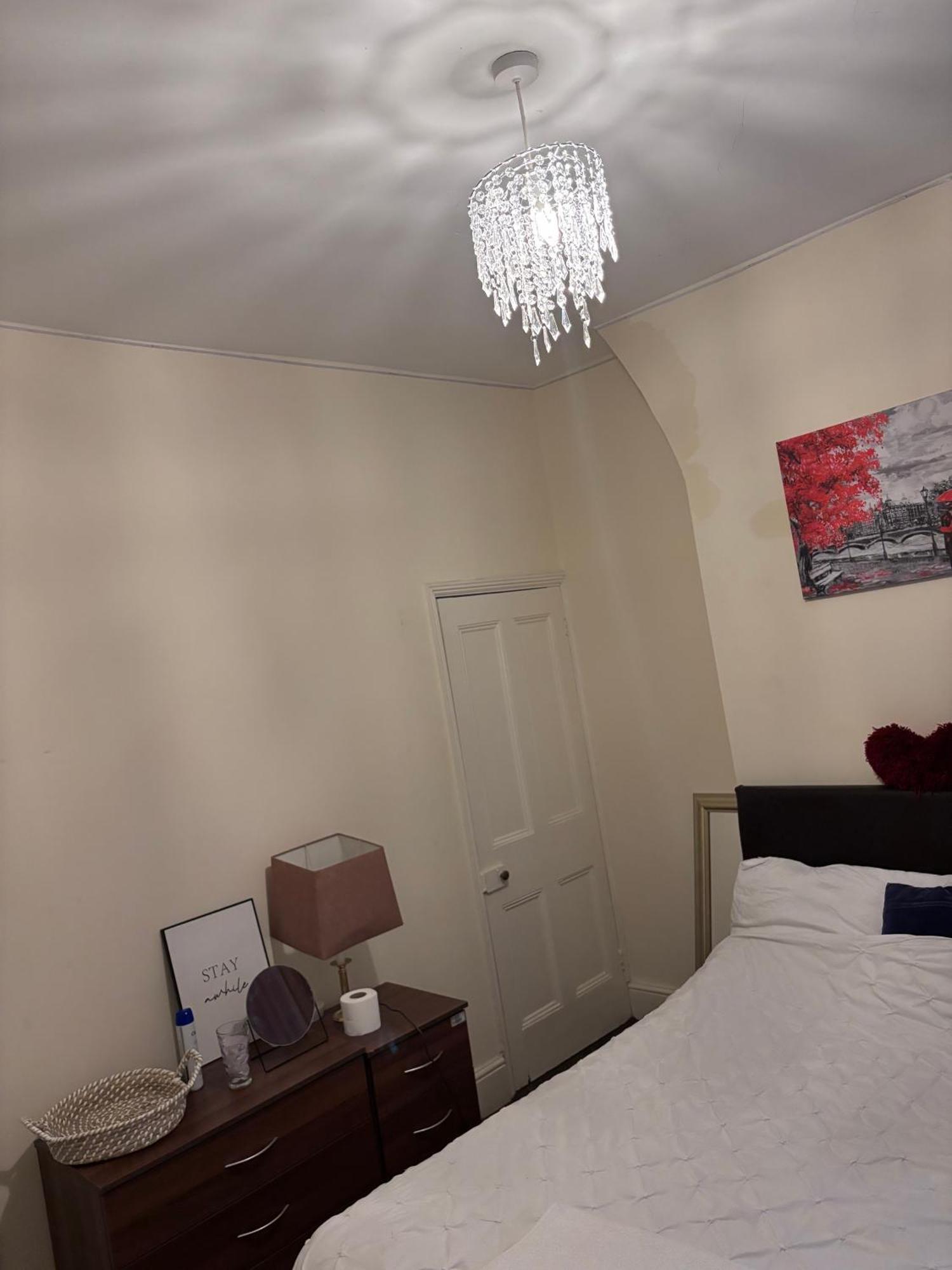 Lovely Room Within 5 Mins Walk To Stoke Train Station With Double And Single Room Exterior foto