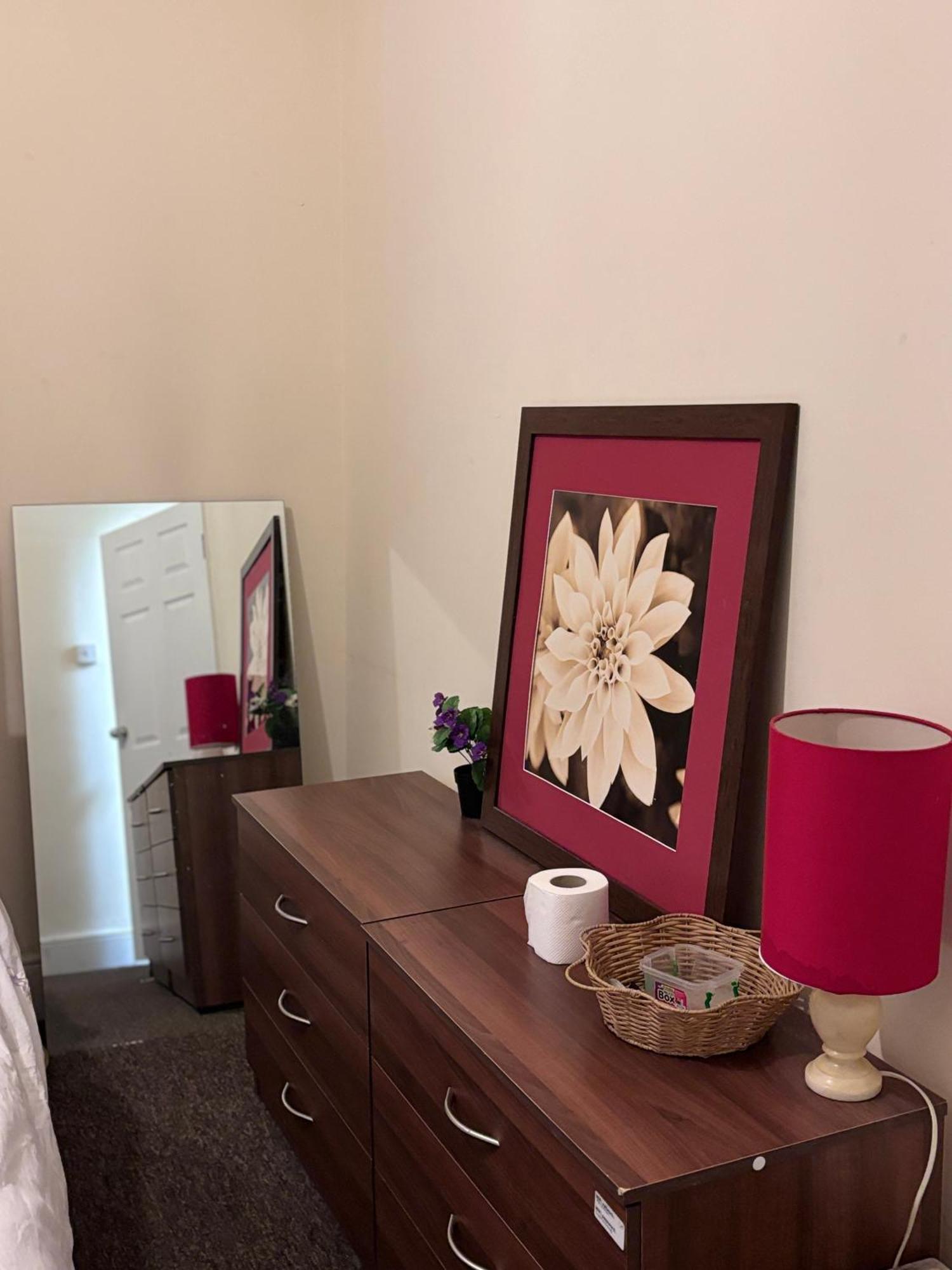 Lovely Room Within 5 Mins Walk To Stoke Train Station With Double And Single Room Exterior foto