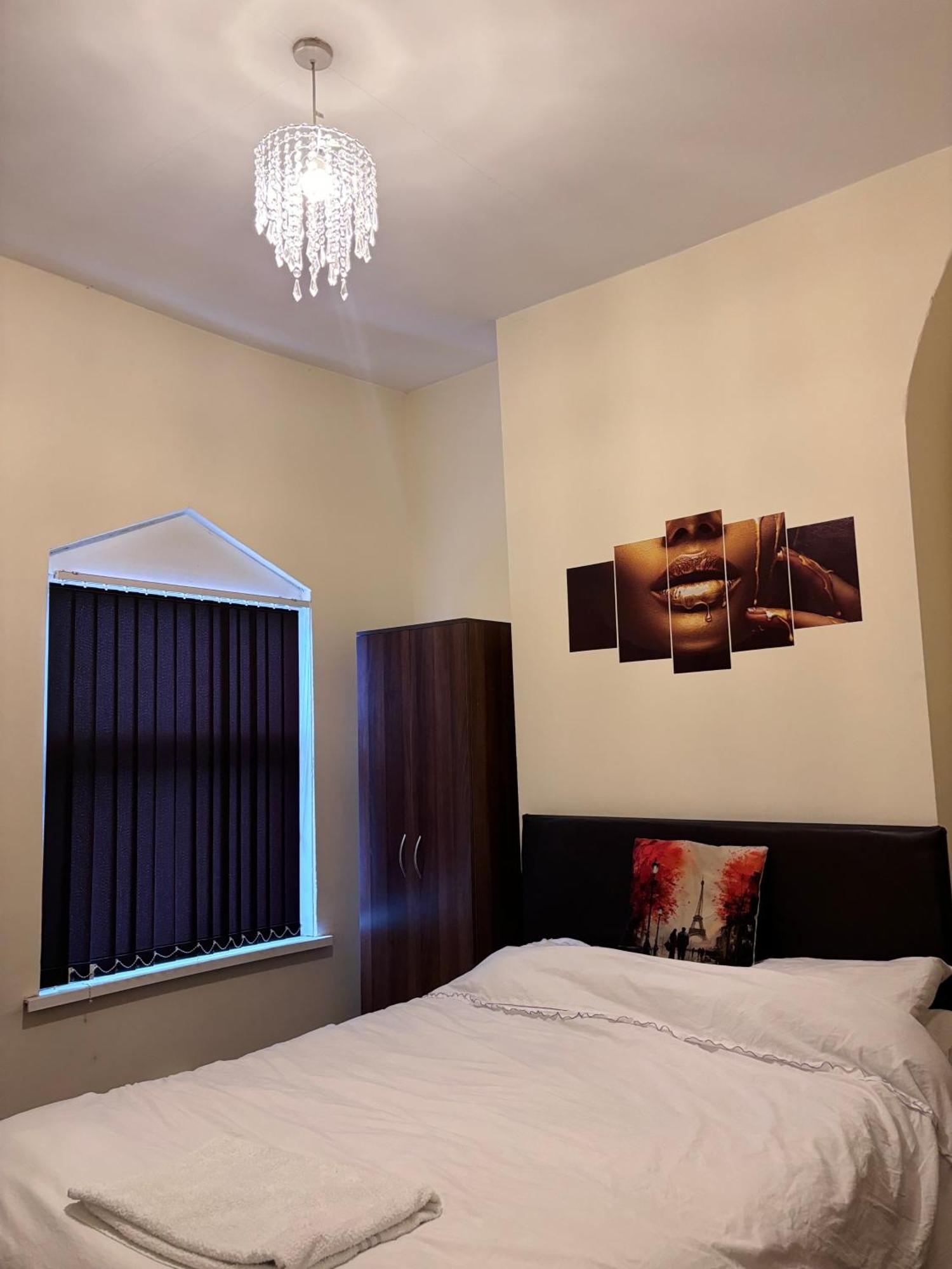 Lovely Room Within 5 Mins Walk To Stoke Train Station With Double And Single Room Exterior foto