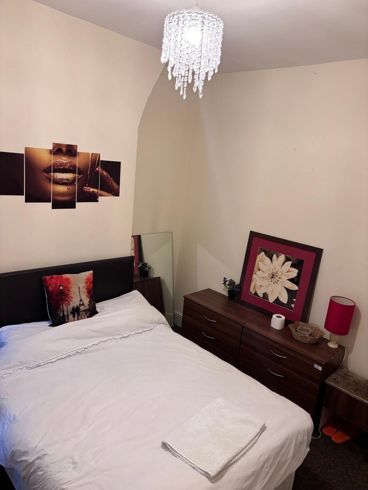 Lovely Room Within 5 Mins Walk To Stoke Train Station With Double And Single Room Exterior foto
