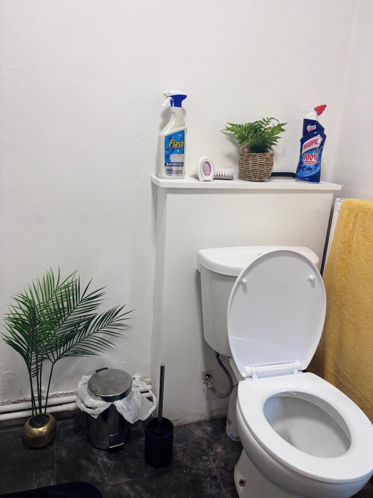 Lovely Room Within 5 Mins Walk To Stoke Train Station With Double And Single Room Exterior foto
