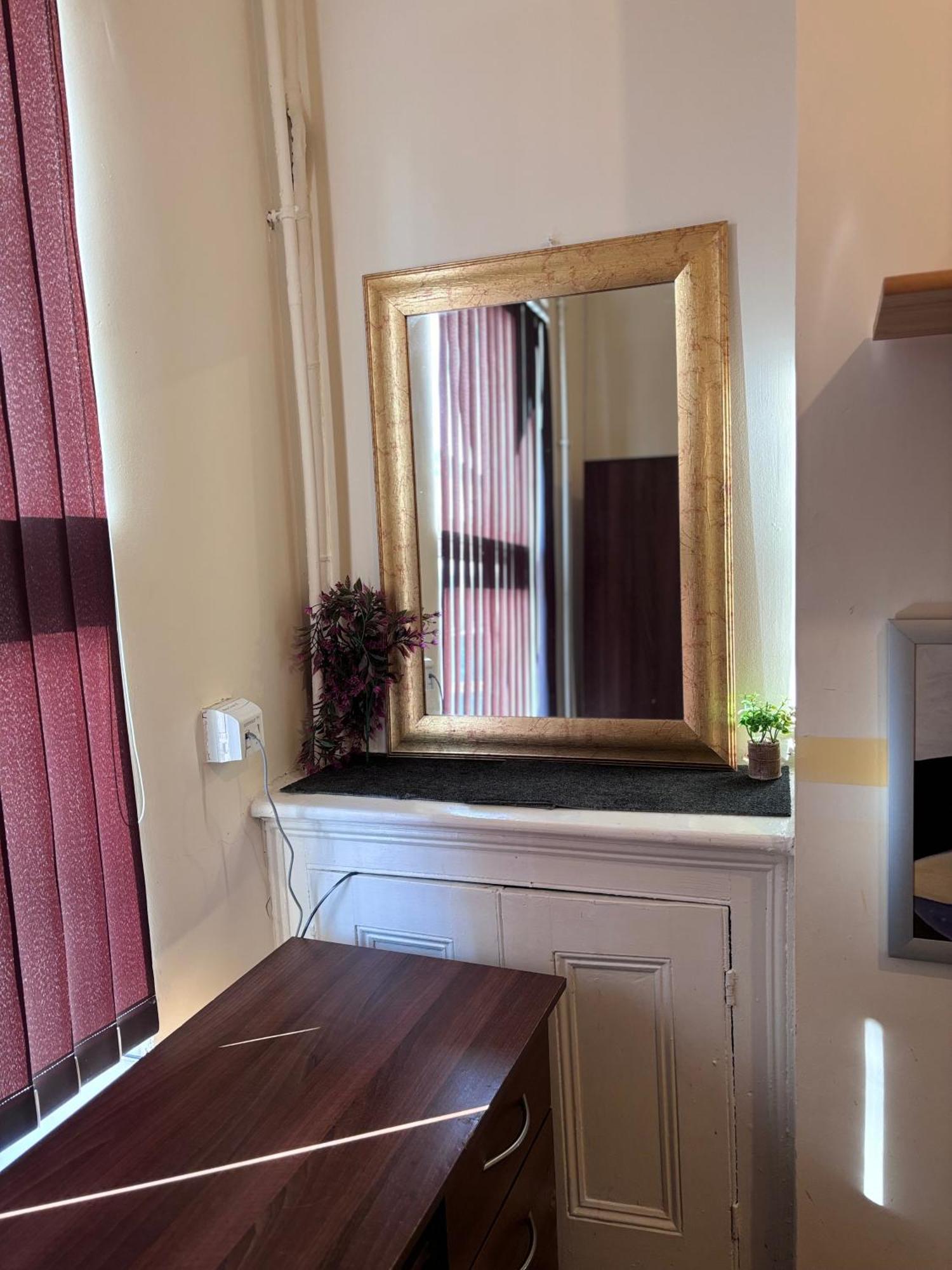 Lovely Room Within 5 Mins Walk To Stoke Train Station With Double And Single Room Exterior foto